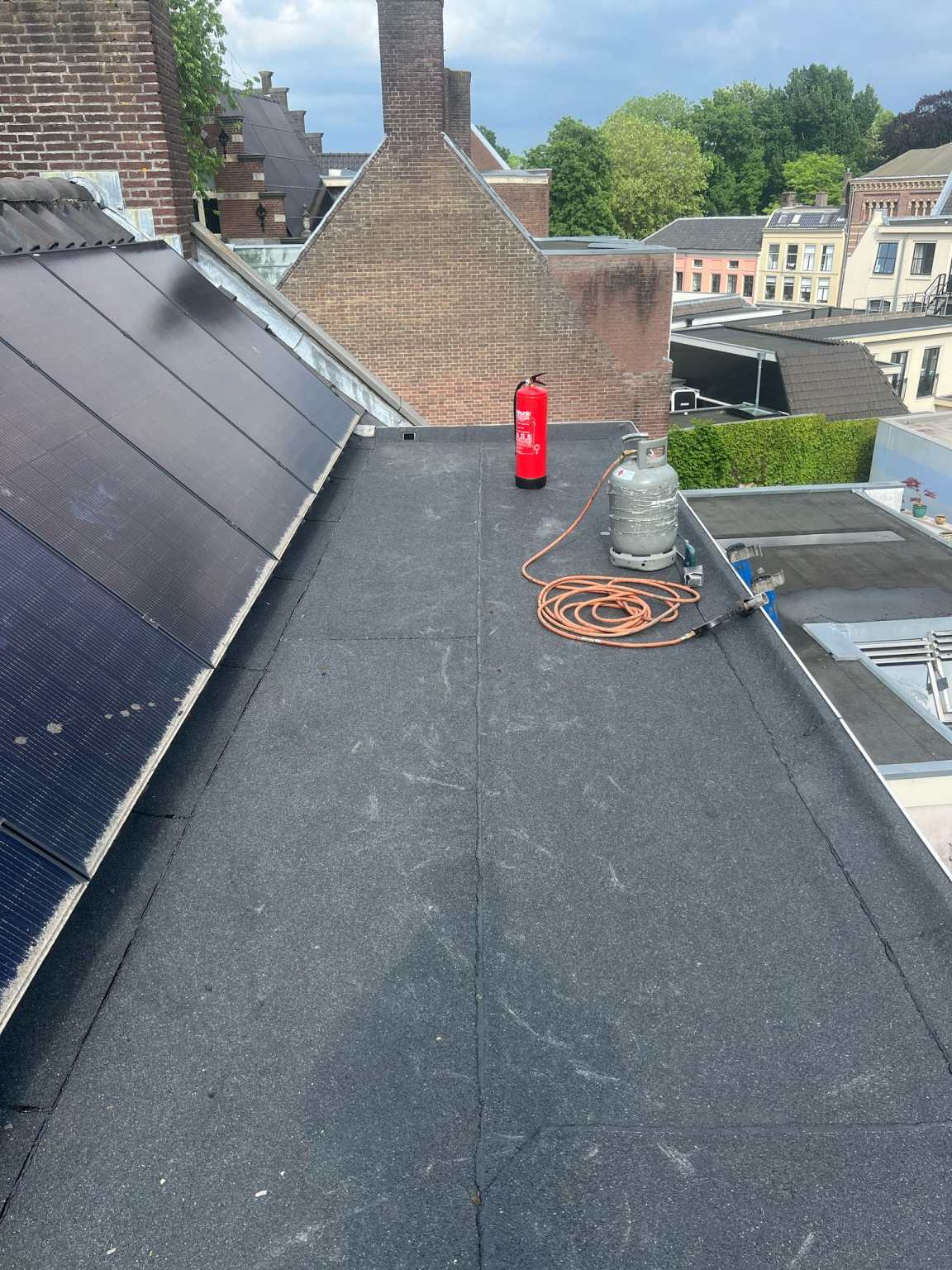 Plat dak renovatie door Kooymans Dakdekkers